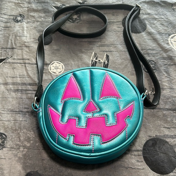 LOVE PAIN AND STICHES HANDCRAFTED SMALL HAPPY HOT PINK TEAL METALLIC CROSSBODY - Picture 2 of 10